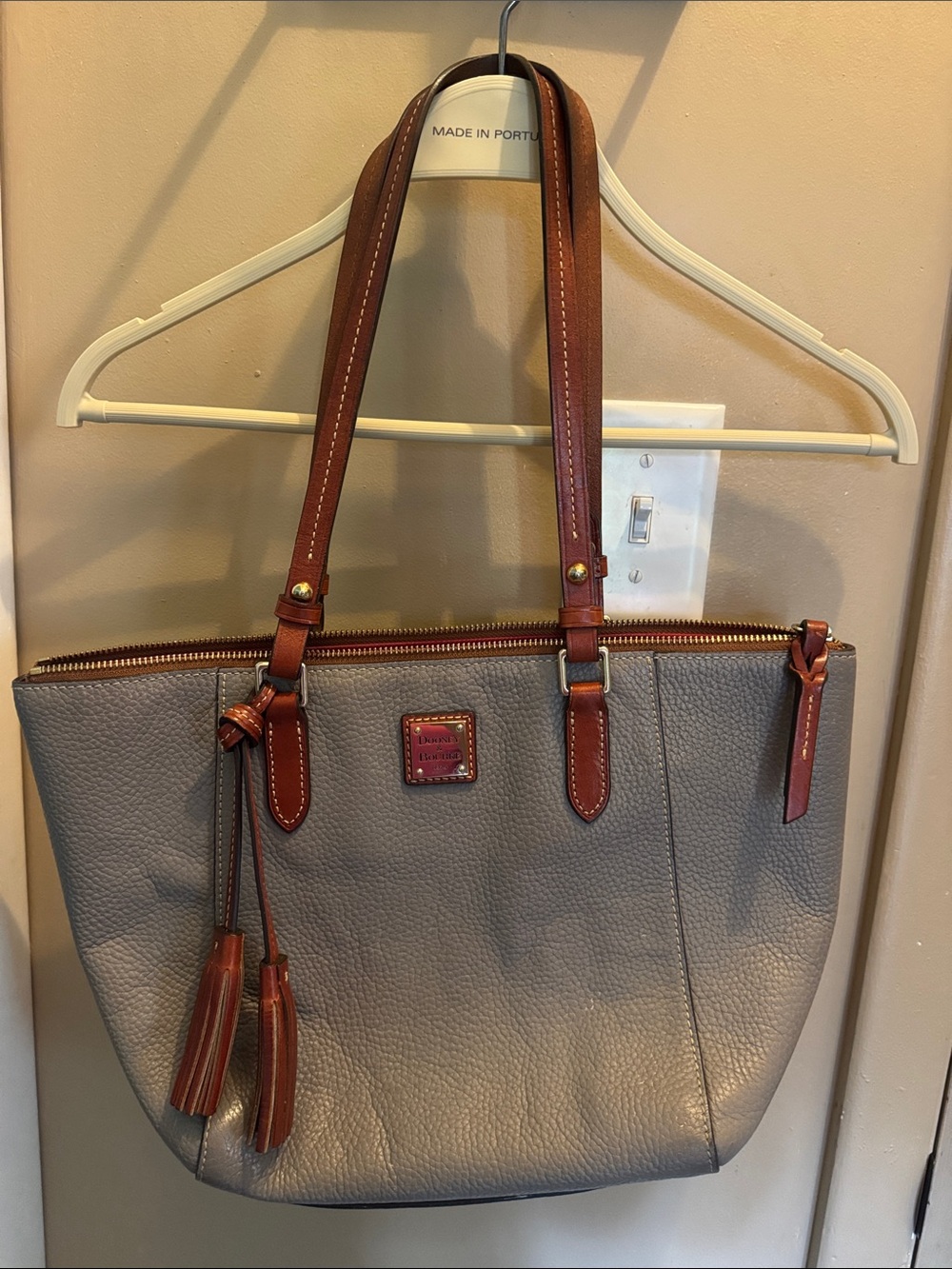 Dooney & Burke
Gray Leather Tote Bag with Brown Trim